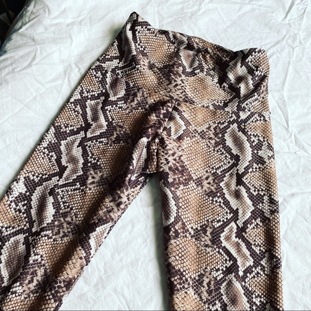 Women’s snakeskin leggings